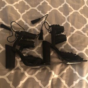 Size 7 Guess heels